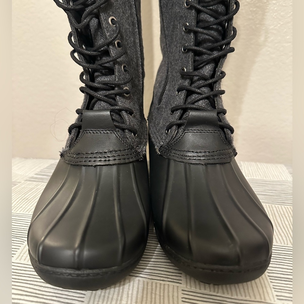 Michael Kors Easton Flannel and Rubber Rain Boot
Black Gray Size 6 - Picture 7 of 11
